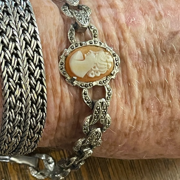 Vintage Silver finish marcasite carved shell cameo fancy bracelet - Picture 9 of 12